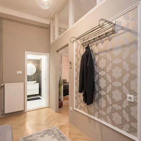 Apartma Chic 2b 3 Min From Old Town *