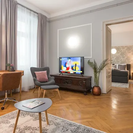 Chic 2b 3 Min From Old Town Apartma