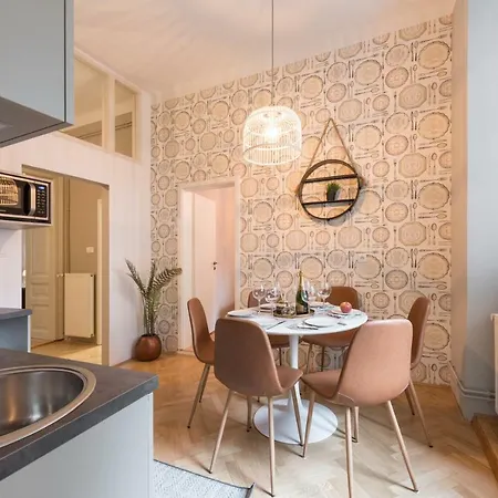 Chic 2b 3 Min From Old Town Apartma