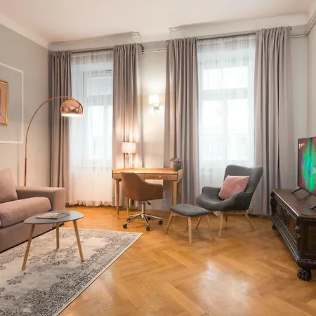 Chic 2b 3 Min From Old Town Apartmán