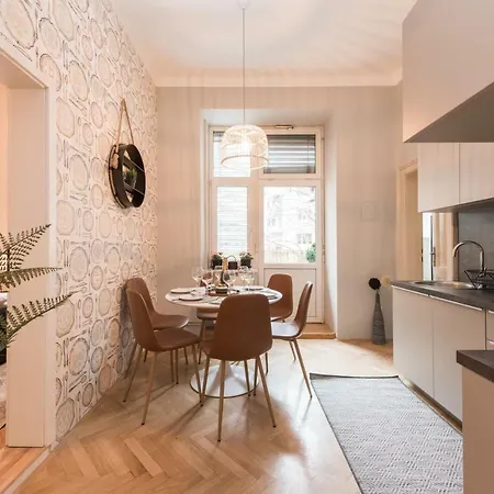 Chic 2b 3 Min From Old Town Apartmán *